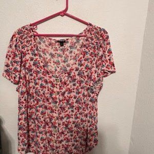 Torrid pink/red floral faux button down blouse Size 2X flutter sleeves